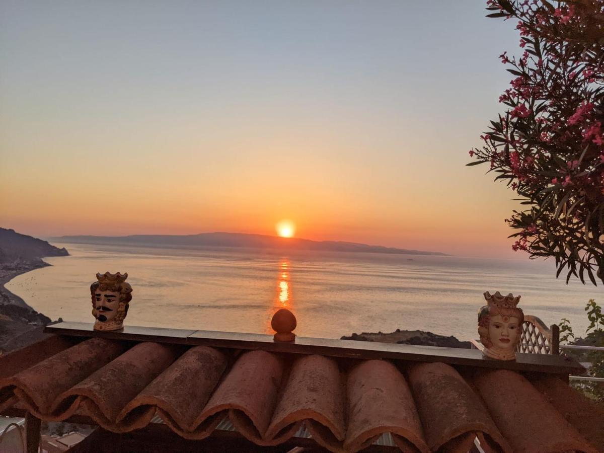 U Castiddanu Breathtaking View Apartment Taormina Bagian luar foto